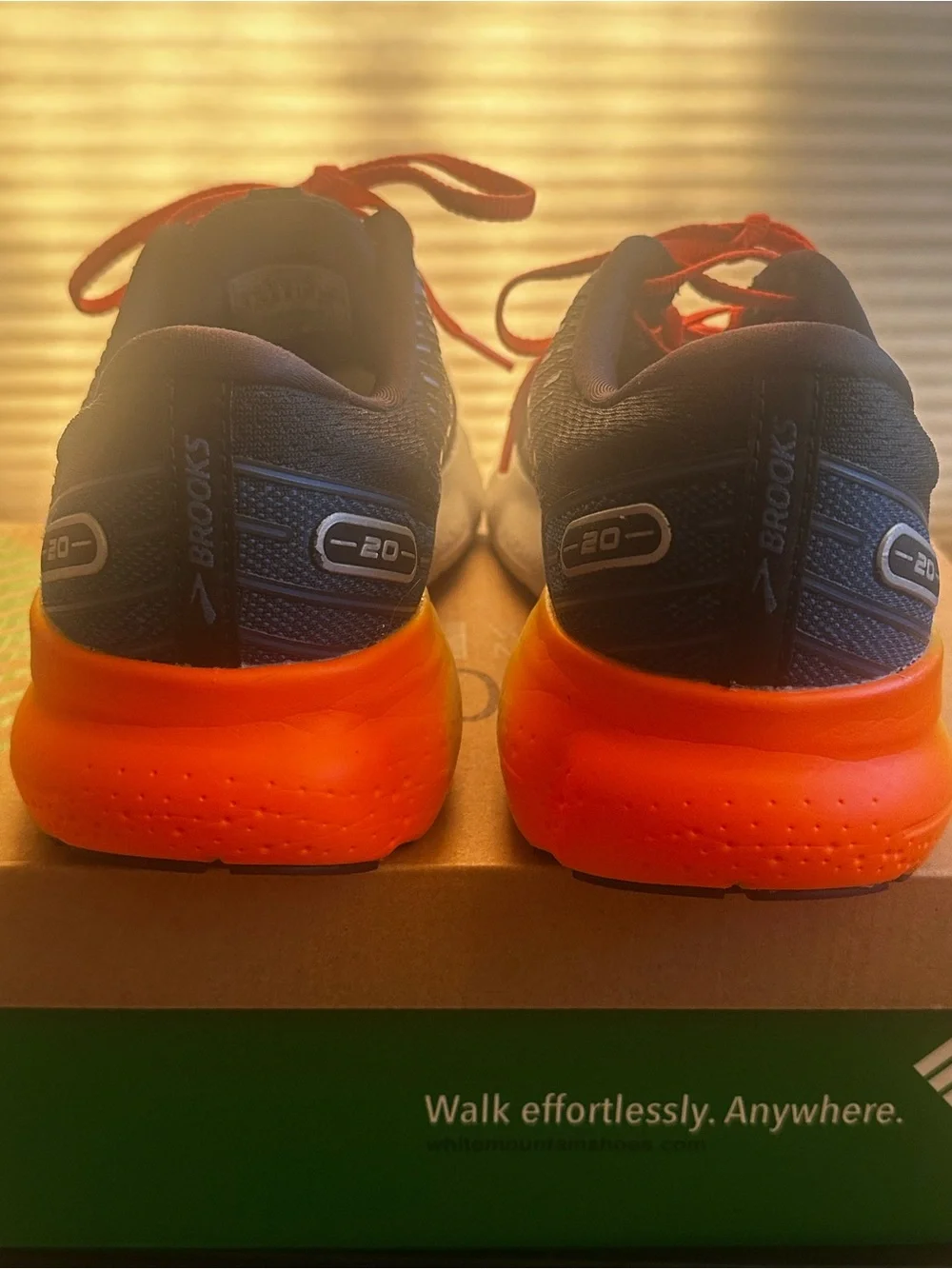 Brooks Glycerin 20 Running Shoes Black with Bright Orange Laces - Picture 7 of 12